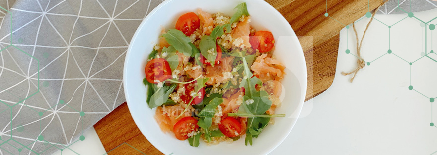 Salada de quinoa e salmão