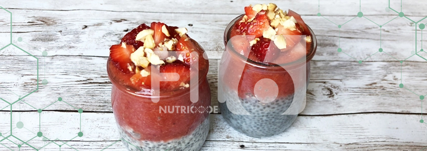 Pudim de chia com topping de morango