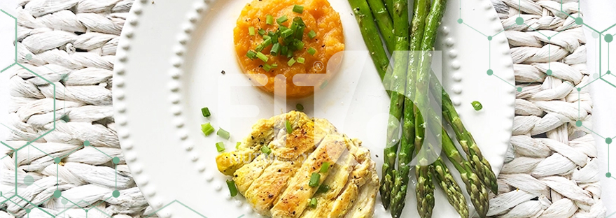 Puré de Abóbora com espargos e peito de frango